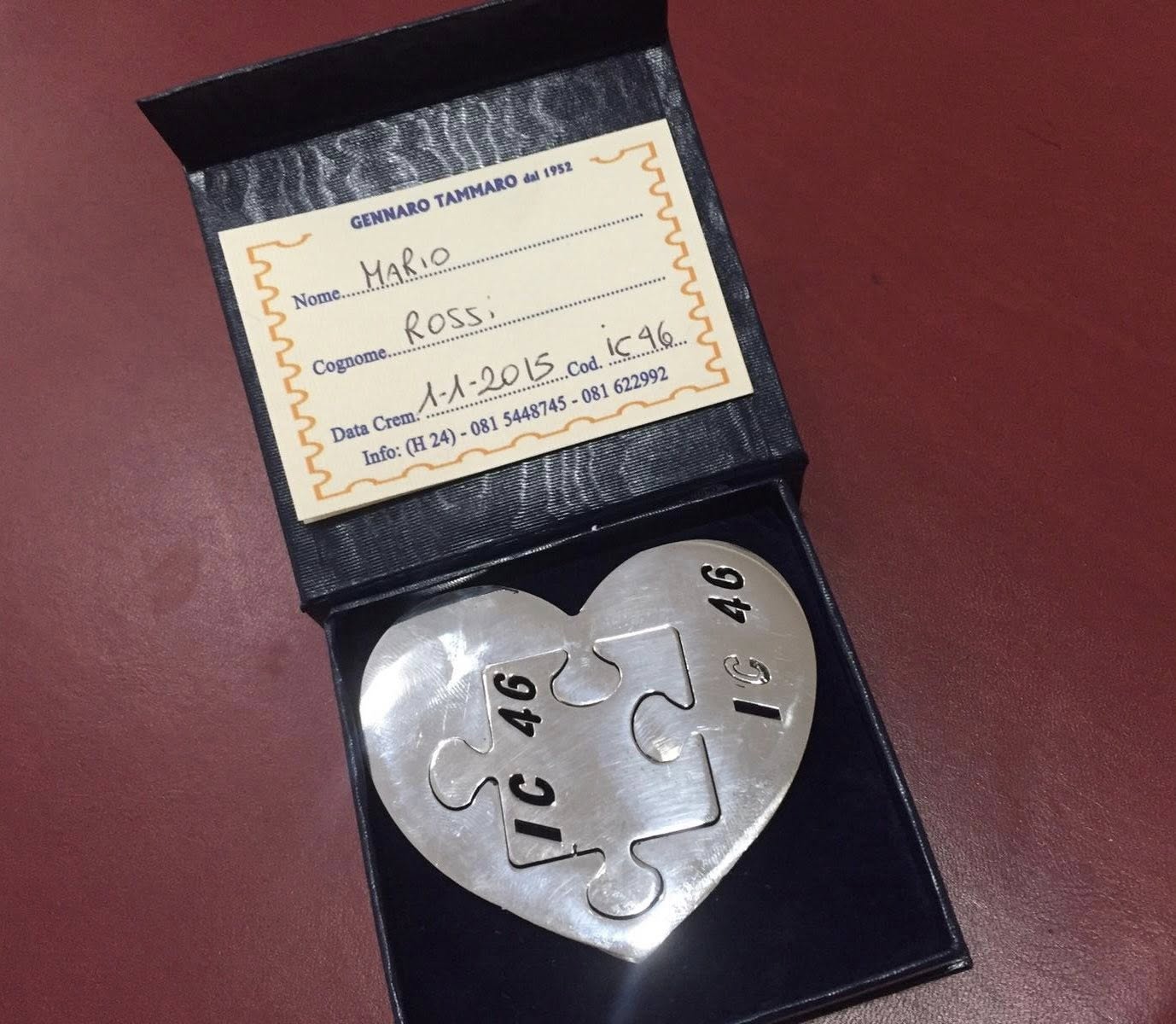 Cremation Code - cuore in acciaio diviso in due metà con codice identificativo - Tammaro Napoli